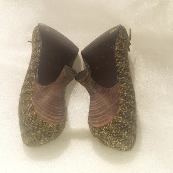 Greenish Tweed Pump by Steve Madden Size 7 - Picture 6 of 13